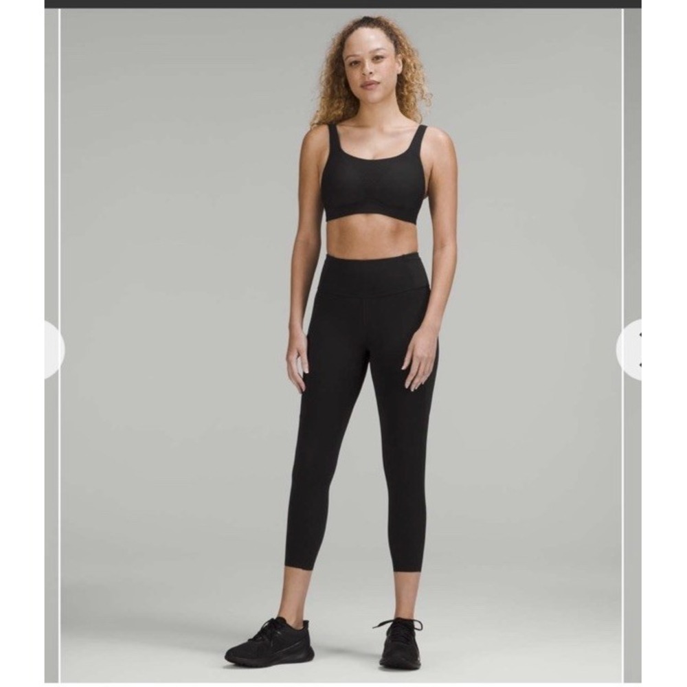 Lululemon Run Times Bra Black High Support Sports Bra 34C Adjustable Straps